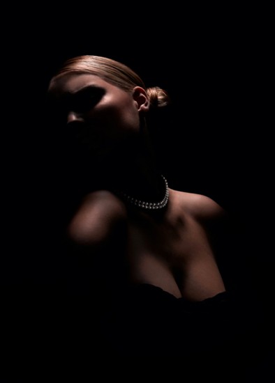 Jewellery Photography-Pearl necklace with model
